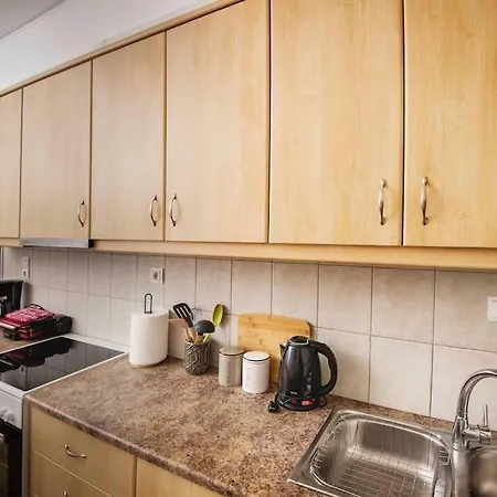 Lovely,central, Spacious 2-bedrooms Apartment