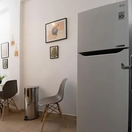Lovely,central, Spacious 2-bedrooms Apartment *