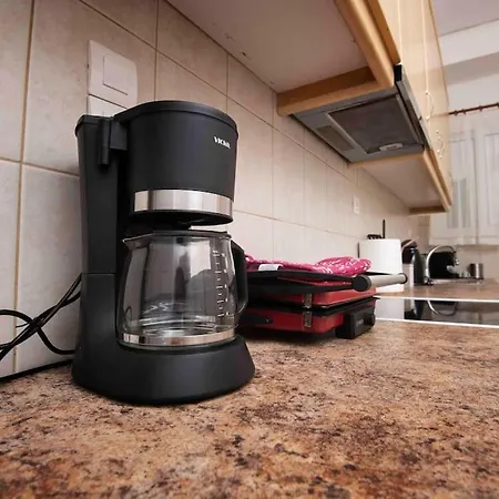 Lovely,central, Spacious 2-bedrooms Apartment *